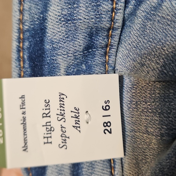 NWT Abercrombie & Fitch High-Rise Super Skinny Ankle Distressed Denim Jeans - Picture 12 of 14